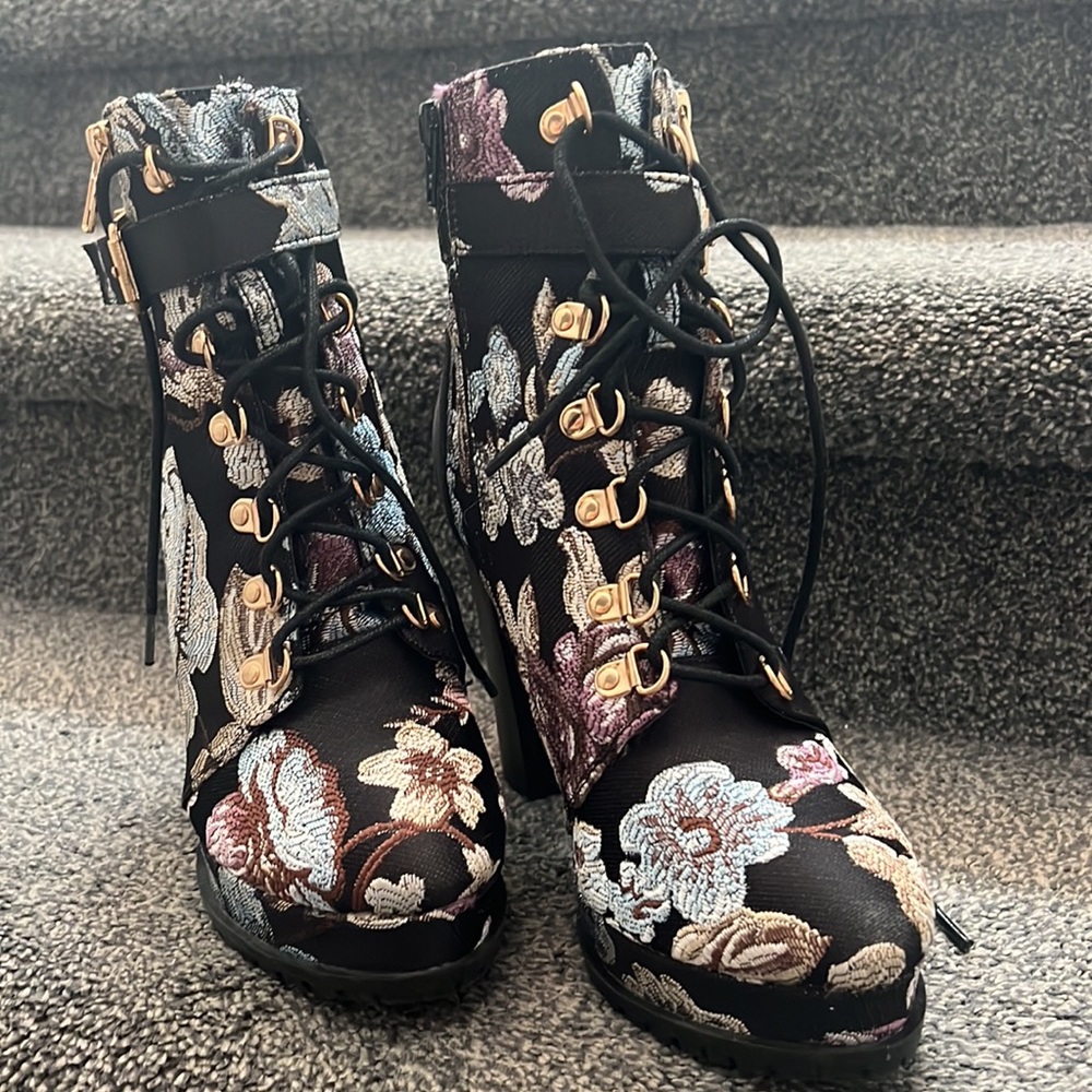 Shoe dazzle embroidered floral pump boots - Picture 3 of 7